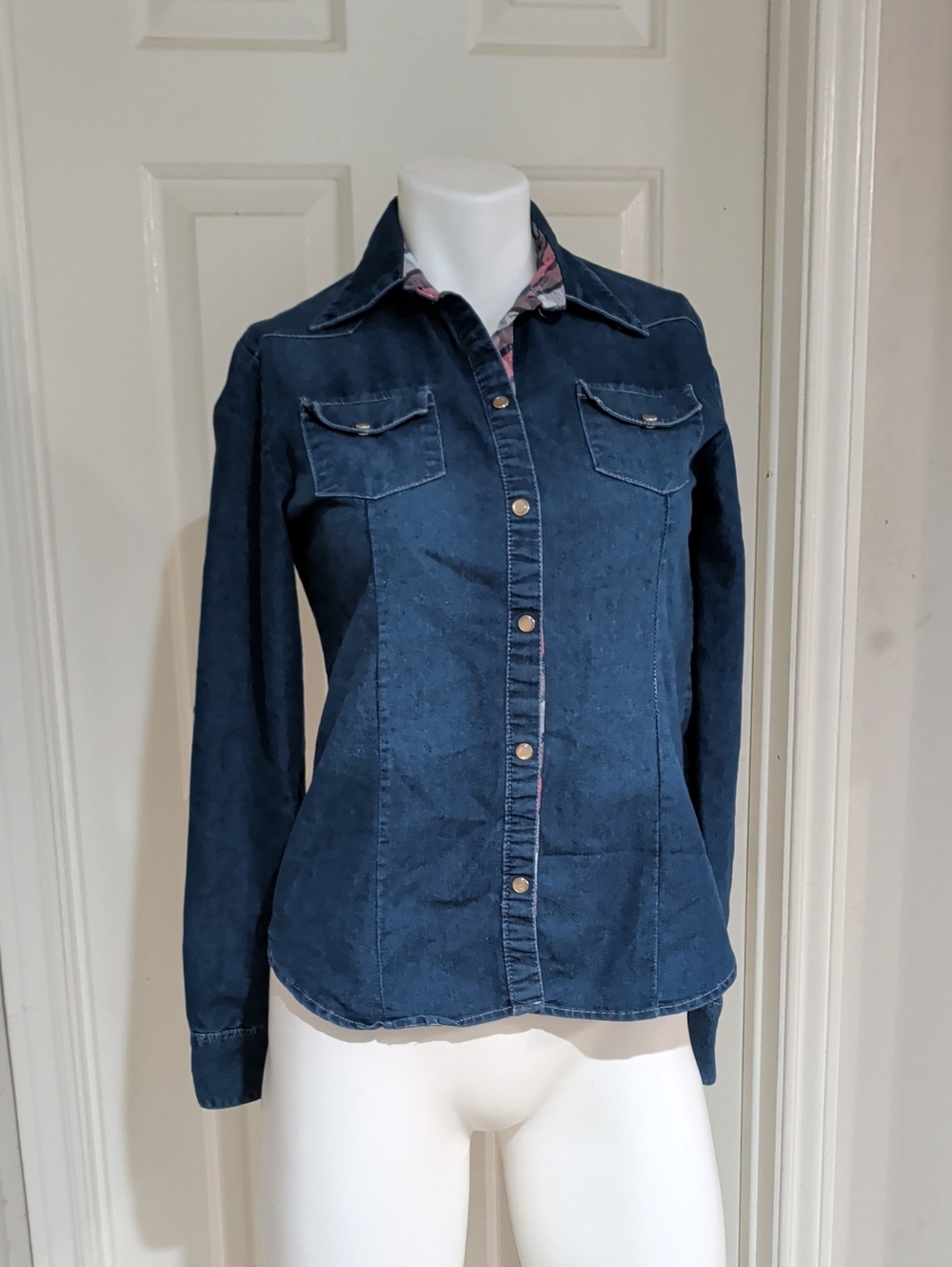 Chocolat Women's Tailored Blue Denim Pearl Snap Button-Down Shirt Stretch Medium